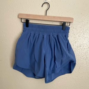 Lululemon Mid-Rise 4” Shorts Size 4